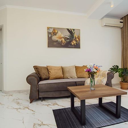 Ekaterine'S Apartments บาทูมิ ภายนอก รูปภาพ