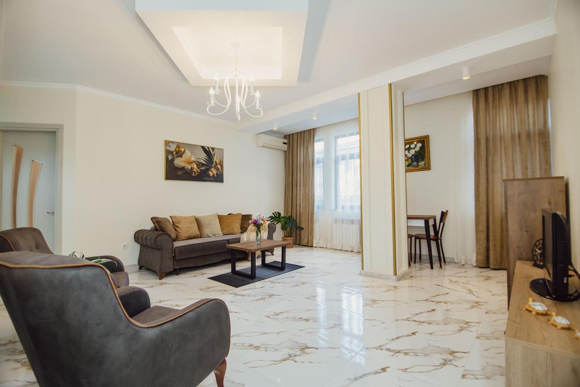 Ekaterine'S Apartments บาทูมิ ภายนอก รูปภาพ